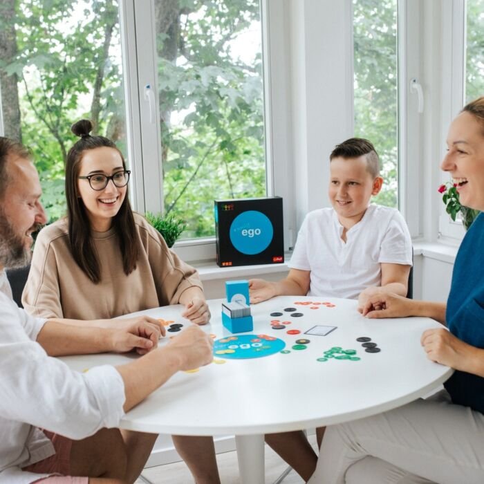 Granie w grę Ego Family