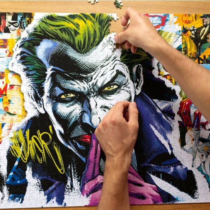 Puzzle Premium Plus Quality Batman 1000 el. Joker - puzzle w zbliżeniu