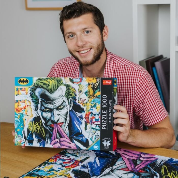 Puzzle Premium Plus Quality Batman 1000 el. Joker - mężczyzna z układanką