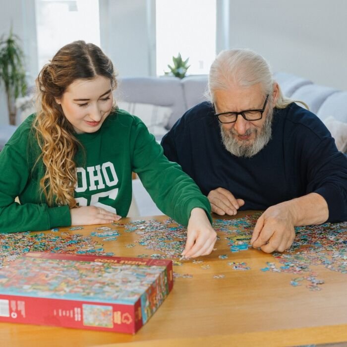 Puzzle 1000 el. 40-lecie Trefl - Trójmiasto - wspólne układanie - wnuczka i dziadek