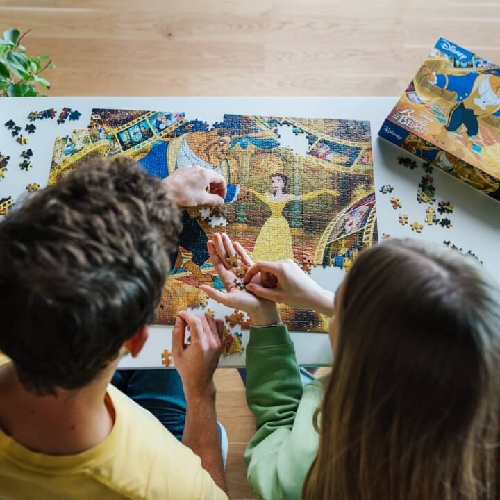 Puzzle Premium Plus Quality 1000 el. Iconic Moments: Piękna i Bestia ...