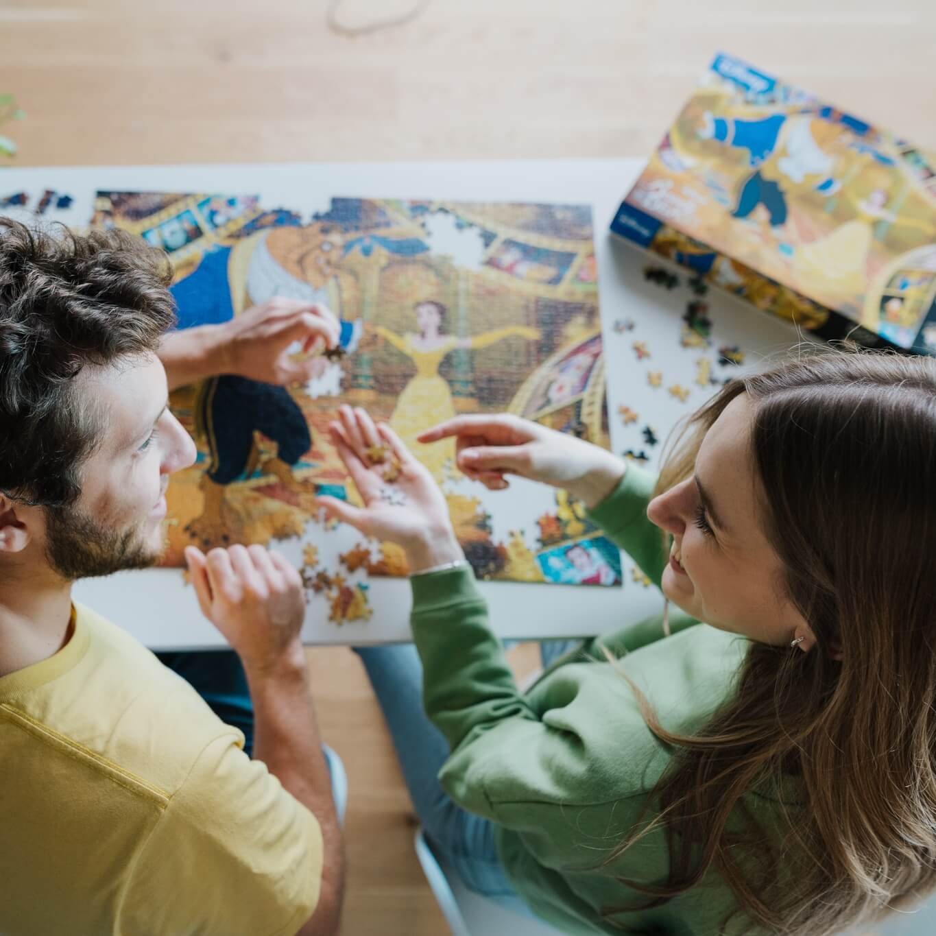 Puzzle Premium Plus Quality 1000 el. Iconic Moments: Piękna i Bestia ...