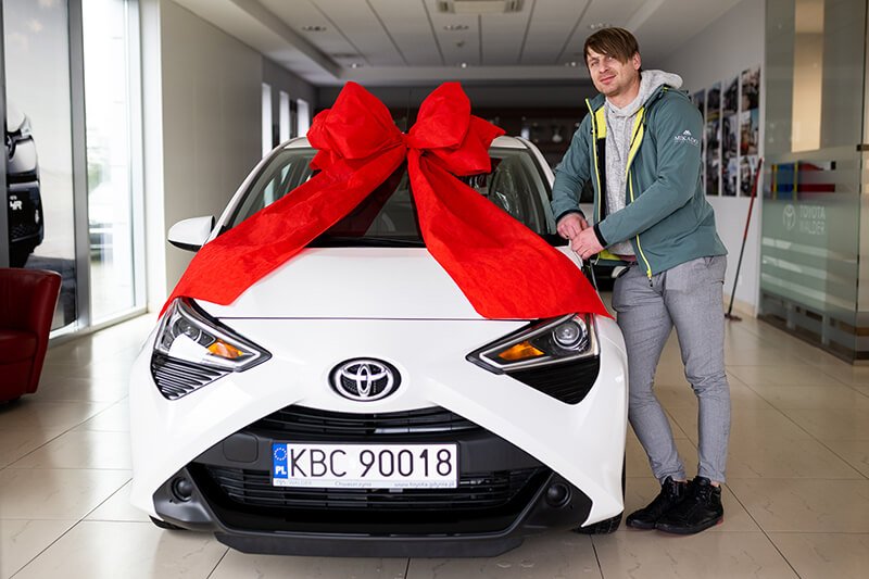 Wydanie głównej nagrody w Wielkiej Loterii Trefl! Toyota Aygo trafia do Brzeska!