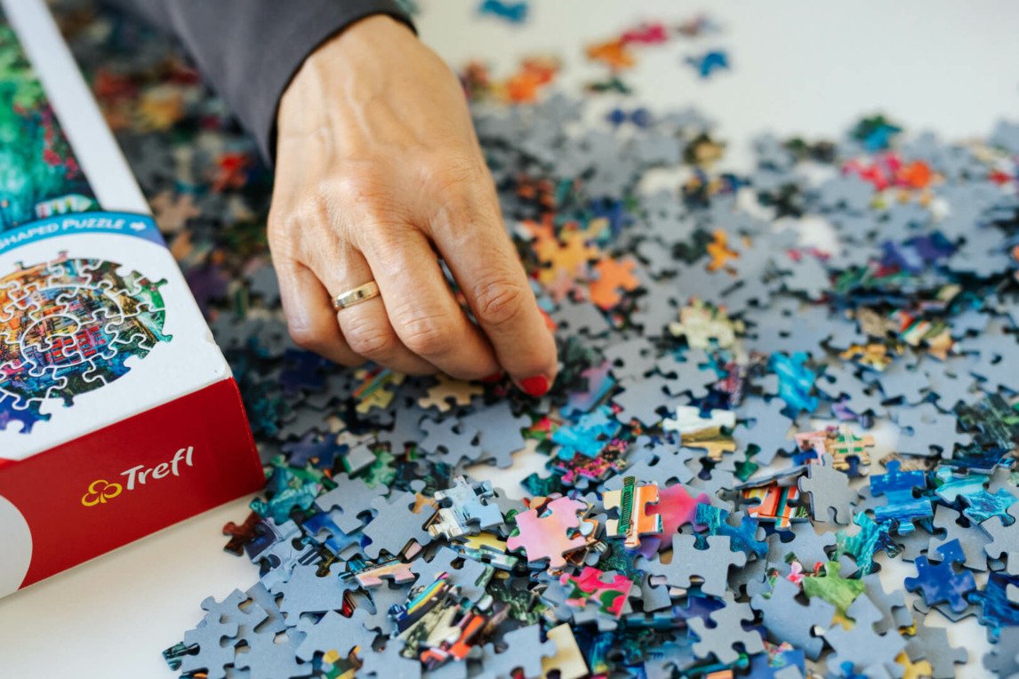Sprawdzone prezenty dla Puzzlomaniaka, czyli kilka wskazówek jak rozwijać hobby i skutecznie układać puzzle
